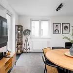 Deluxe Cannes 51 By Bookinghost *