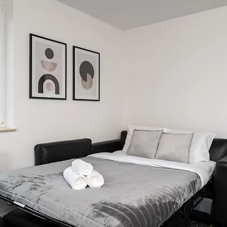 Deluxe Cannes 51 By Bookinghost