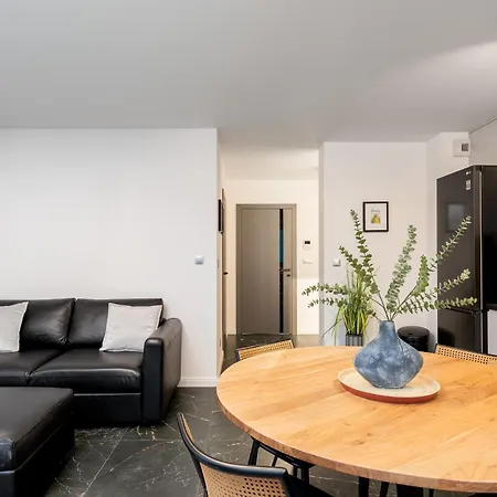 Deluxe Cannes 51 By Bookinghost