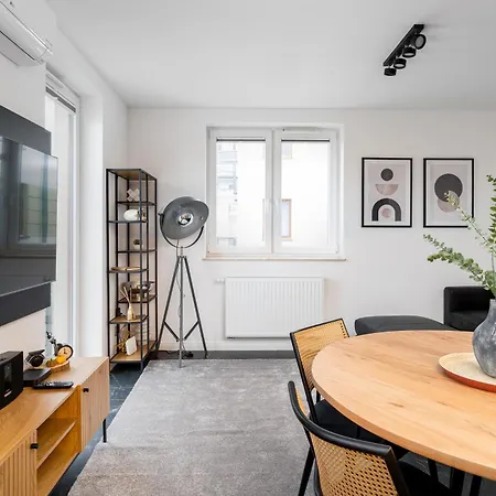 Deluxe Cannes 51 By Bookinghost *