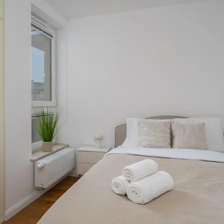 Deluxe Cannes 51 By Bookinghost *